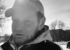 Tiek meklēti Jura Bušmaņa radinieki. Apbedīšanas birojs norāda, ka meitai līdzcilvēku saziedotie līdzekļi "iztērējās citur"