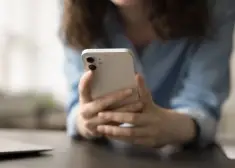 Brīdina par telefonkrāpniekiem, kuri aktīvi sūta īsziņas CSDD vārdā