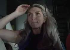 "Pēdējo reizi šādā pozā biju dzemdībās!" Kāpēc komiķe Anete Bendika Tokijā vārtās pa zemi?