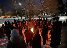 VIDEO, FOTO: "Mēs ar tevi!" Ādažu novadā notiek pikets Miķelsones atbalstam