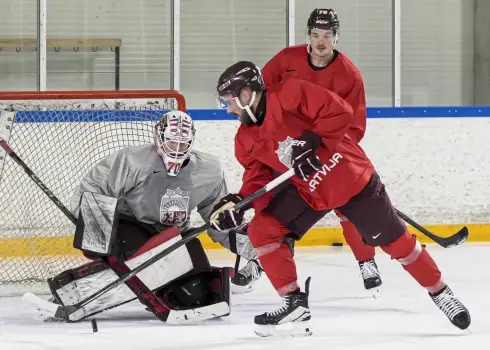 Latvijas hokejistu pirmais treniņš pirms olimpiskajām spēlēm; 02.02.2026.