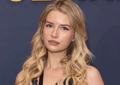 Keitas Mosas māsa modele Lotija Mosa