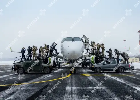 Rīgas lidostā notikušas plašas mācības — izspēlēts lidmašīnas sagrābšanas scenārijs