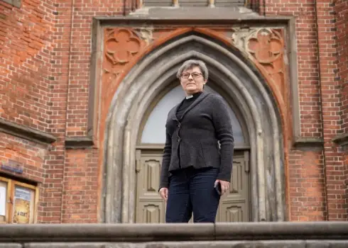 Iepazīsties ar Anglikāņu dievnama kaķeni Grāciju