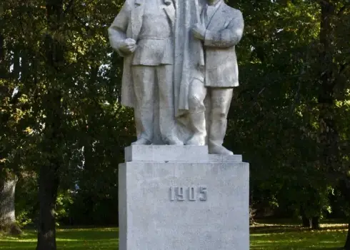 Revolucionārie Kuldīgas pieminekļi