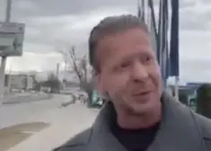 Prokremliskais aktīvists Samuļs Minskā izseko Rosļikovu un sarīko "izrēķināšanos" tieši kameru priekšā. VIDEO