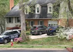 Bijušais Virdžīnijas štata vicegubernators nošauj sievu un izdara pašnāvību, kamēr mājās nepilngadīgi bērni