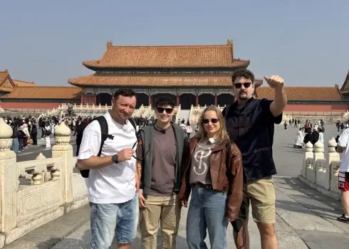 Ceļošanas šova "Četri uz koferiem" dalībnieki viesojas Ķīnā