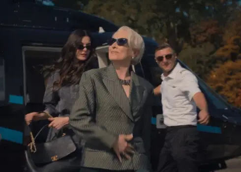 “Sātans Pradas brunčos 2” – lielā mode atgriežas uz lielajiem ekrāniem.