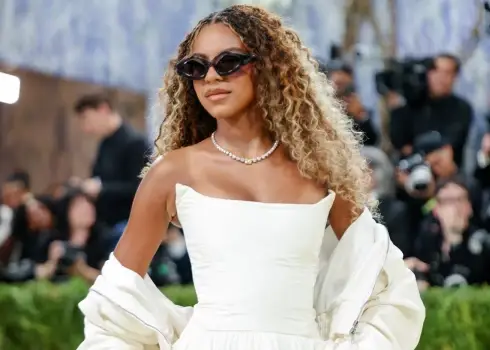 Bejonses un Jay-Z meita Blū Aivija debitē uz “Met Gala” sarkanā paklāja