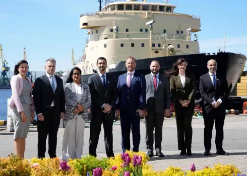 Paraksta sadarbības memorandu starp Rīgas ostu un globālo ostu operatoru AD Ports Group